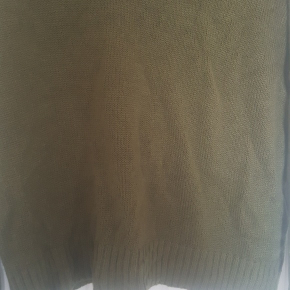 Green sweater - Picture 4 of 4